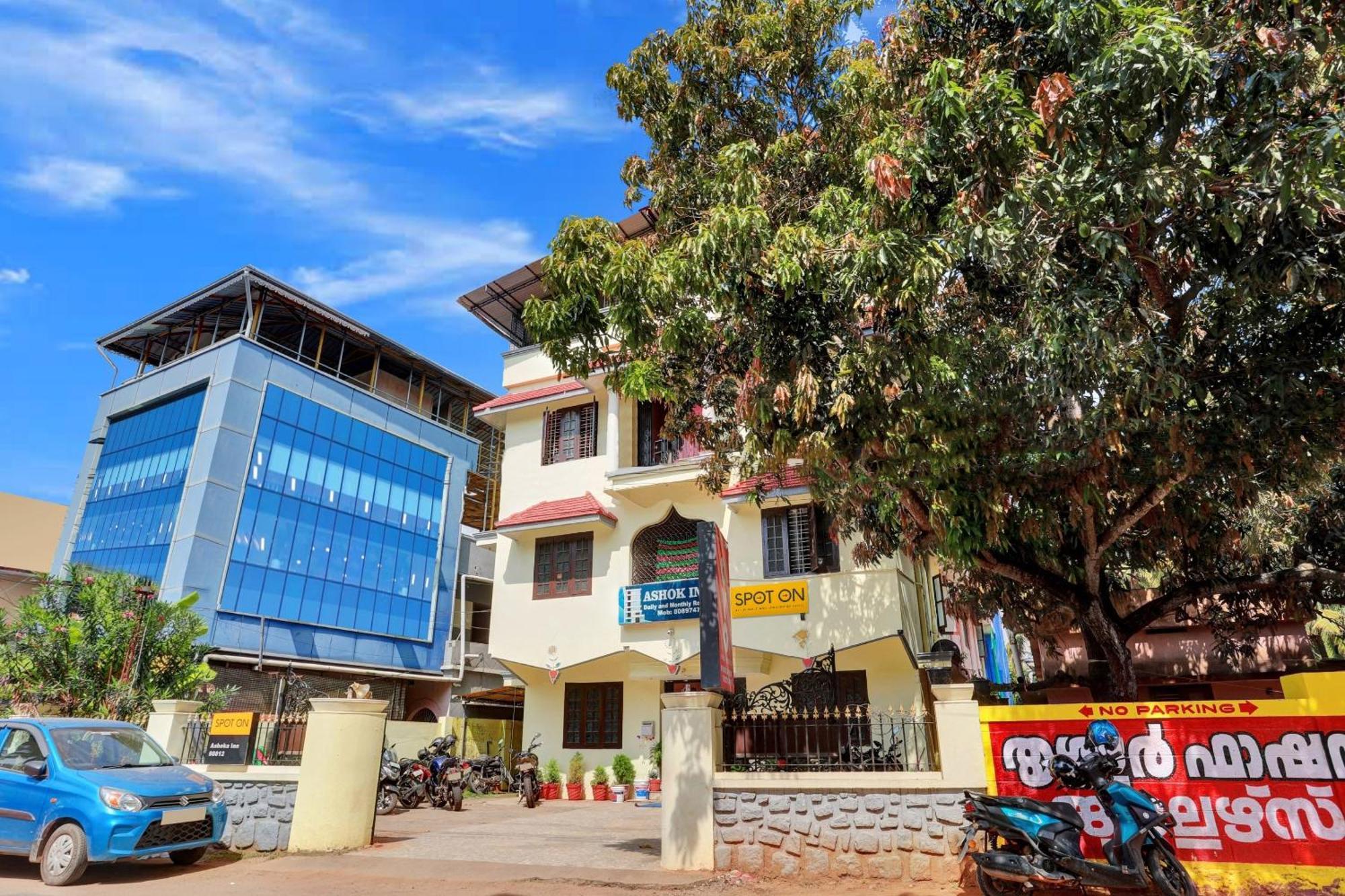 Hotel O Ashok Inn Kazhakuttam Bagian luar foto